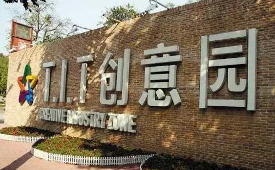 51   广州的身边站着制造业大市佛山,深圳的身边则是有着"世界工厂"之